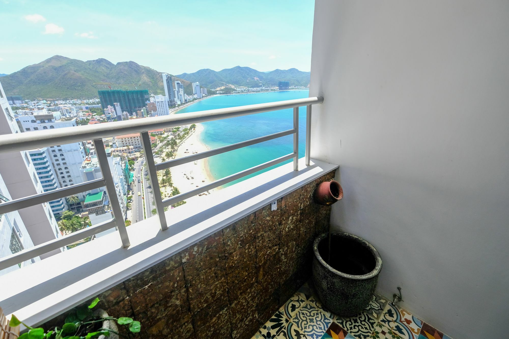 Sunrise Hon Chong Ocean View Apartment Nha Trang Exterior photo